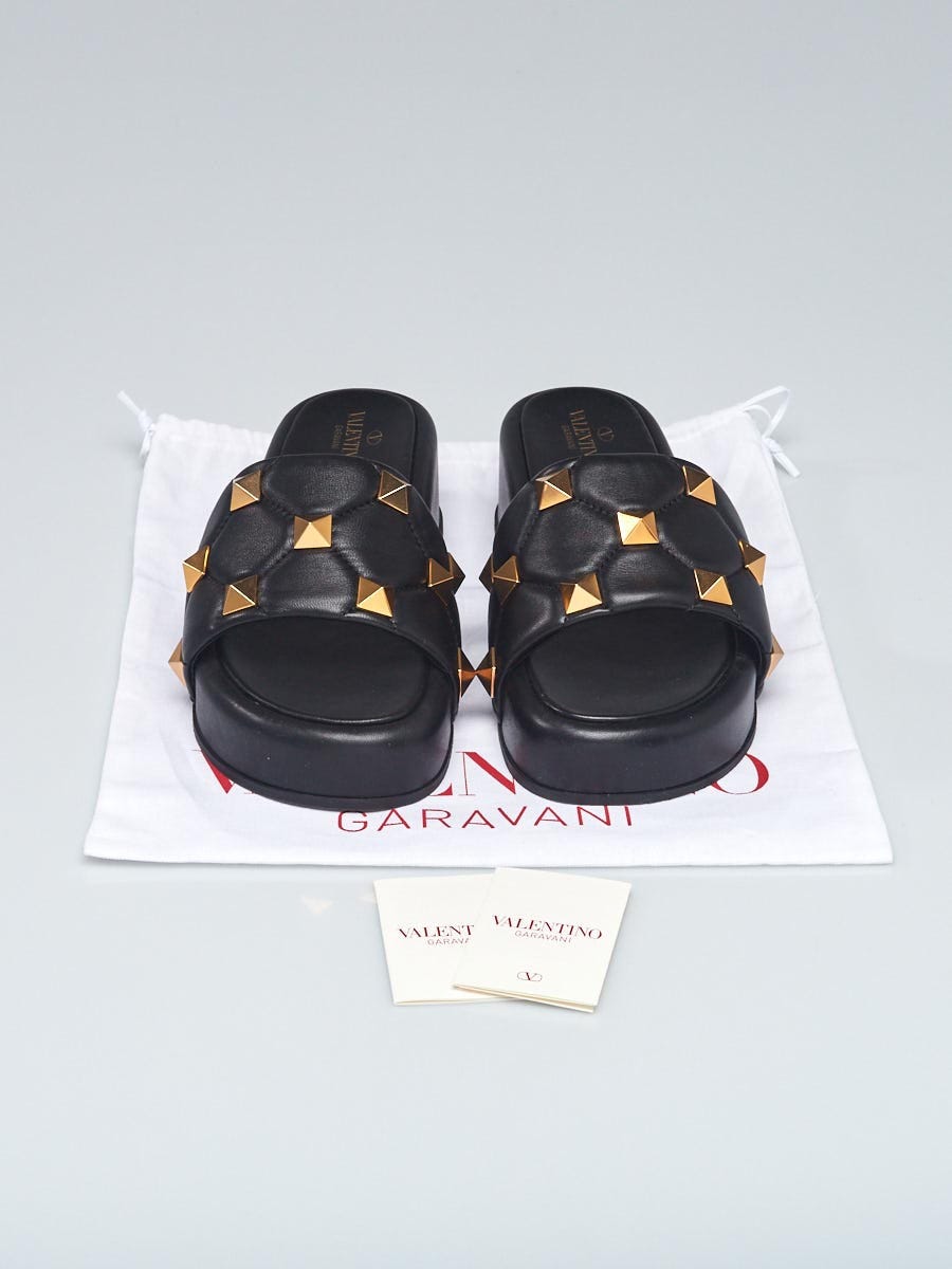 サンダル・ミュール VALENTINO Black leather Roman Stud slippers Valentino Garavani Black Leather Roman Stud Slippers