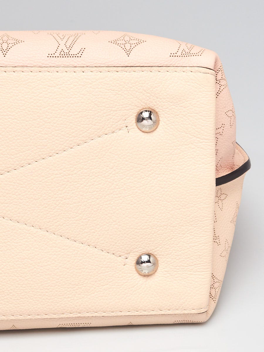 Mahina leather handbag Louis Vuitton Beige in Leather - 31868606