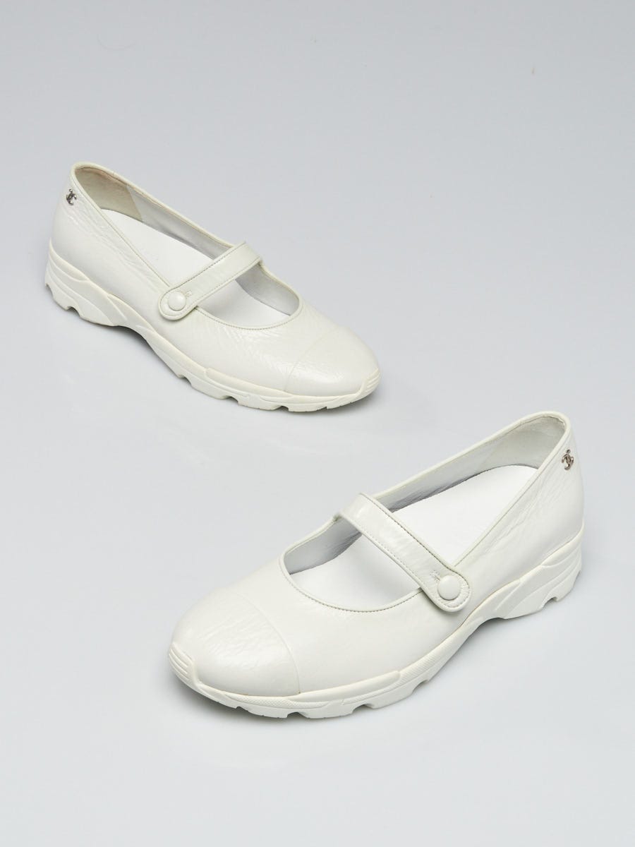 Chanel Mary Jane Pumps, White, Size 38.5, New in Box WA001 - Julia