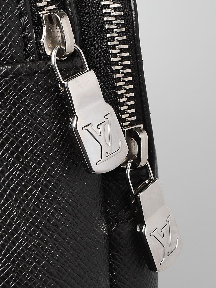 Louis Vuitton Taiga Avenue Sling Bag
