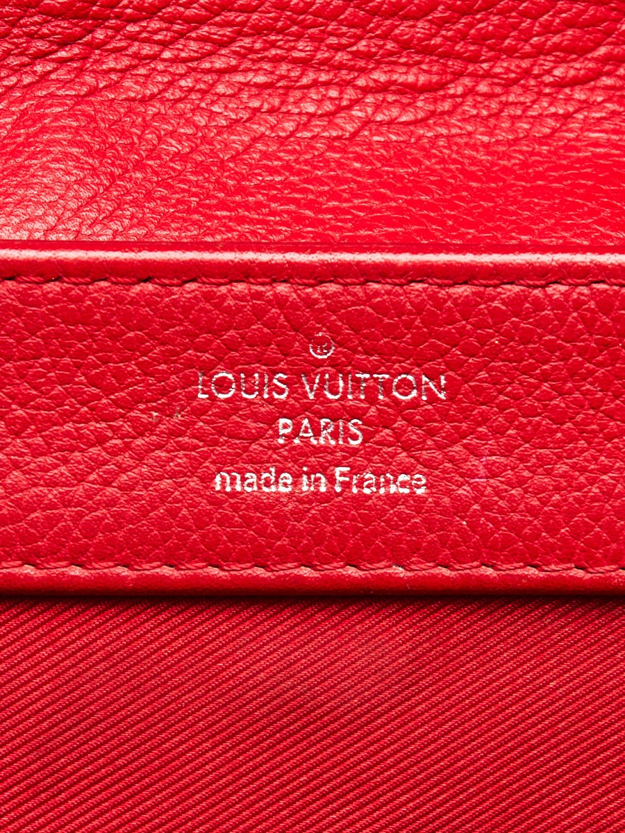 Louis Vuitton - Louis Vuitton Rubis Pebbled Leather Lockme II BB