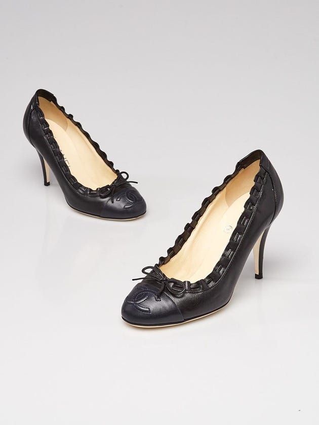 Chanel Black Leather Ruffle Cap Toe CC Pumps Size 5.5/36