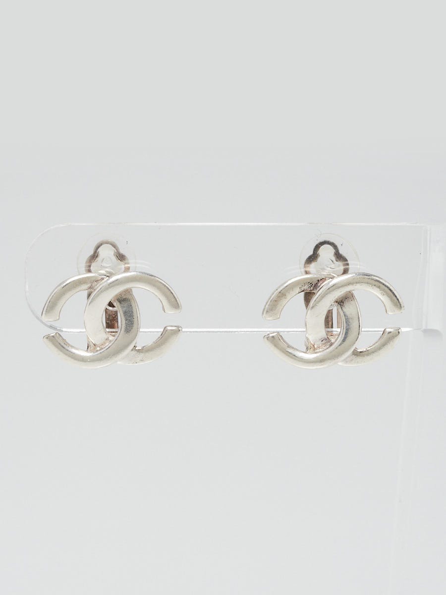 Chanel Silver Metal CC Turnlock Clip On Earrings