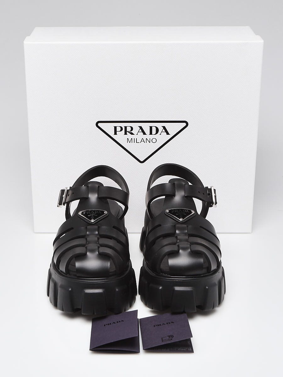 PRADA logo fussbet sandals black【人気商品】SS25 新作 ★ Fussbett quilted leather sandals in black - Prada | Mytheresa