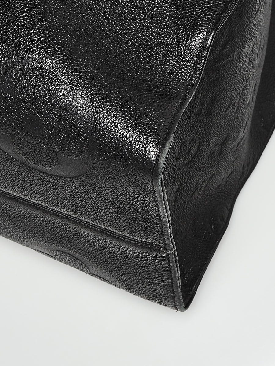 Louis Vuitton Cream Monogram Giant Empreinte Leather Onthego GM Tote Bag -  Yoogi's Closet