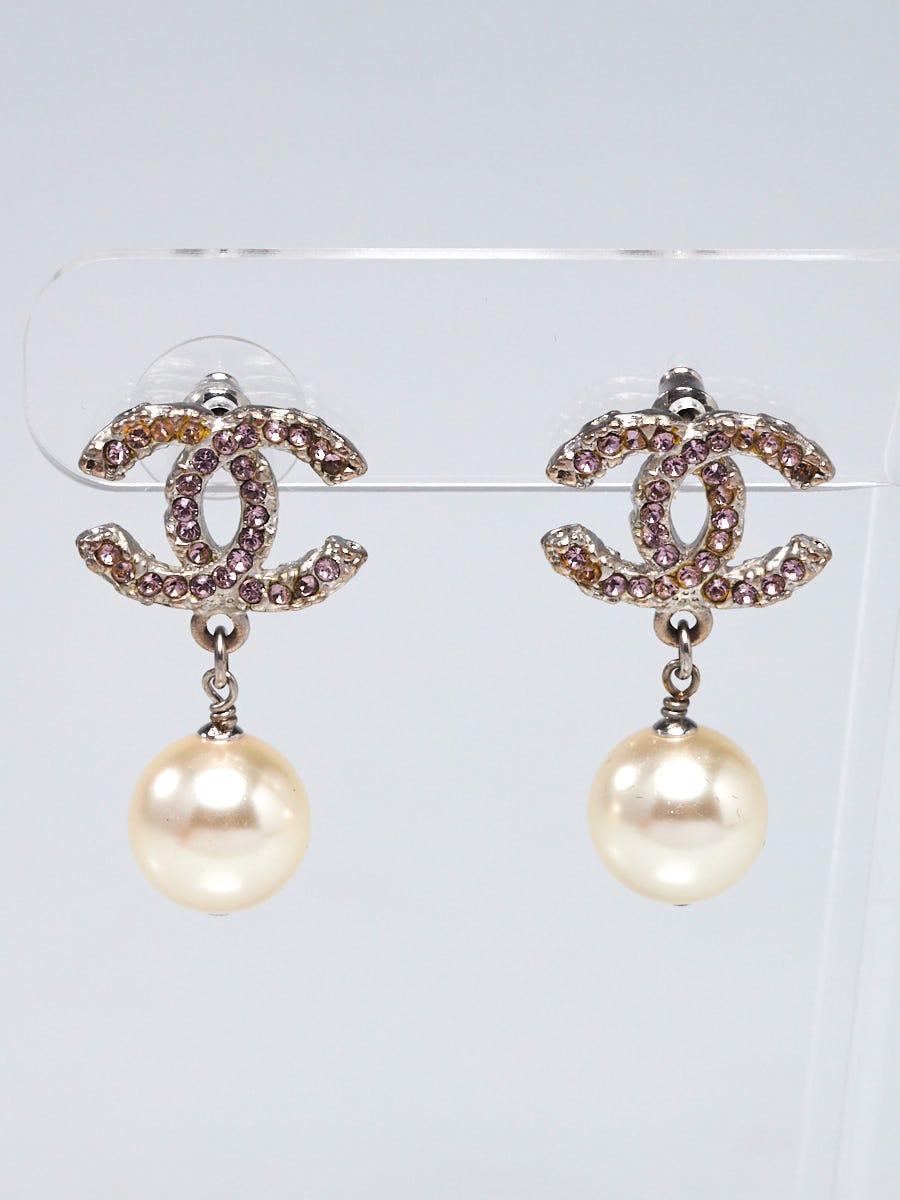Chanel Comète Heart 18 Karat White Gold Diamond Earrings at 1stDibs  chanel  comete earrings, chanel white heart earrings, chanel heart earrings black