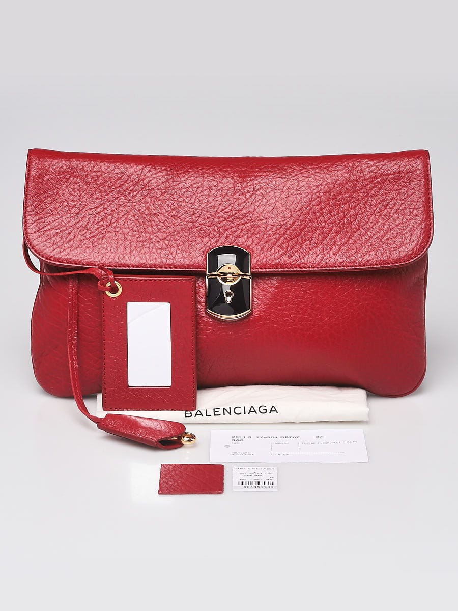 mølle Nedrustning bølge Balenciaga Red Pebbled Lambskin Leather Padlock Clutch Bag - Yoogi's Closet