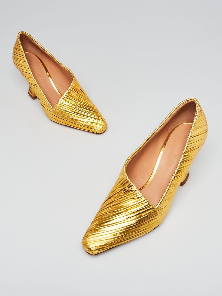 Gold pumps shop size 8