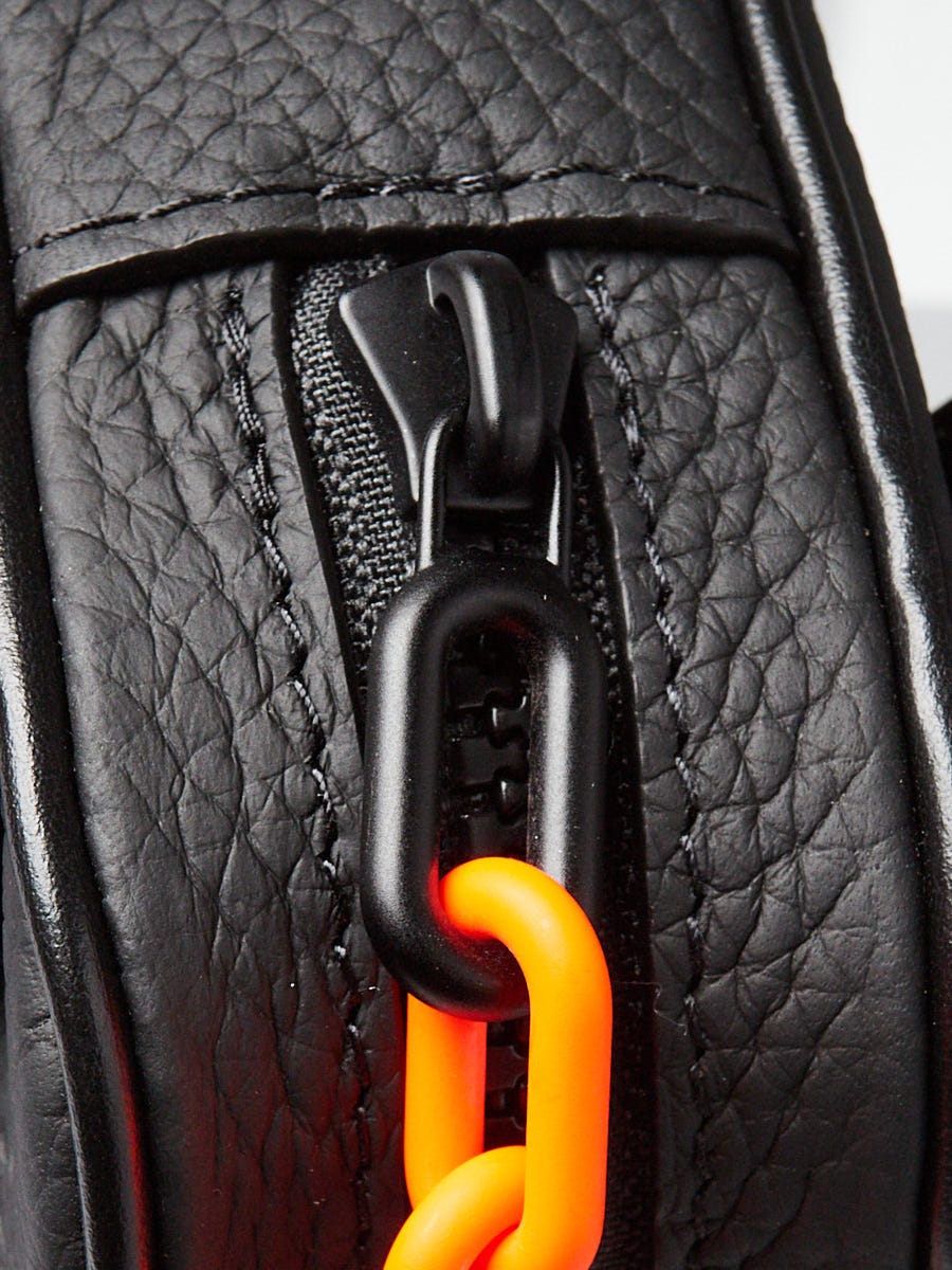 Louis Vuitton Black Taurillon Monogram Leather Solar Ray Soft Pochette Volga  Belt Bag - Yoogi's Closet