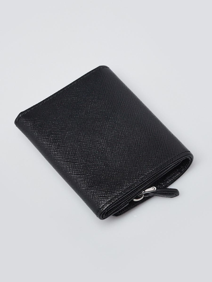 小物 PRADA Black Trifold Wallet Triangle Logo Prada Black Saffiano Triangle Leather Trifold Compact Wallet