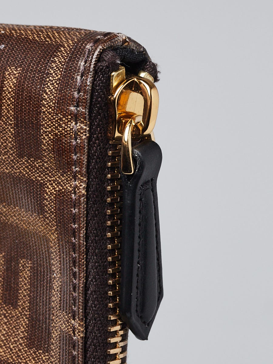★関税込★FENDI★Small Fabric Flat Pouch Brown★ ☆関税込☆FENDI☆Small Fabric Flat Pouch Brown☆