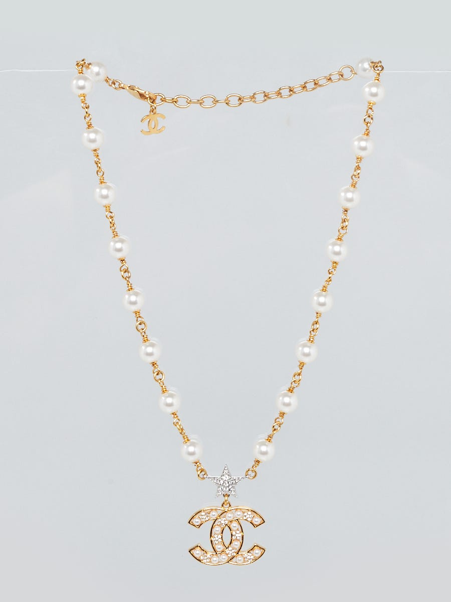 Chanel Faux Pearl and Crystal Star CC Short Necklace - Yoogi's Closet
