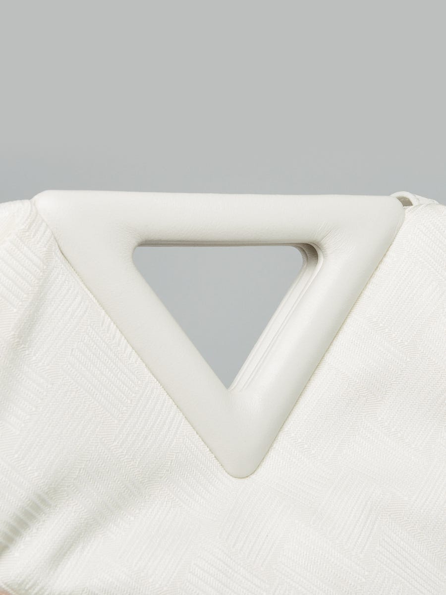 【関税込み】Bottega Veneta ホワイト Triangle ベルト Bottega Veneta: White Triangle Belt | SSENSE