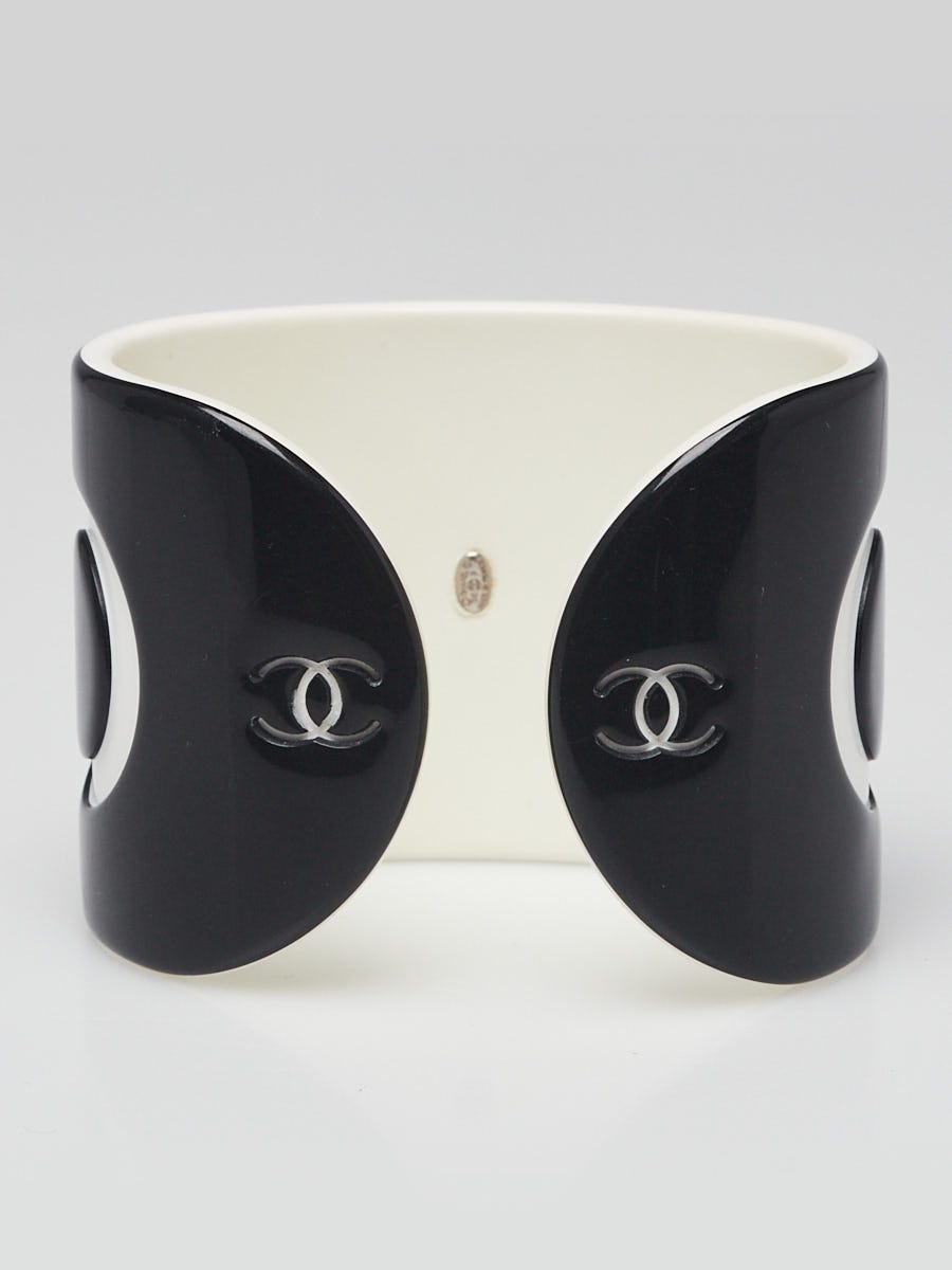 Chanel Black and Gold Cuff Bracelet ○ Labellov ○ Buy and Sell Authentic  Luxury