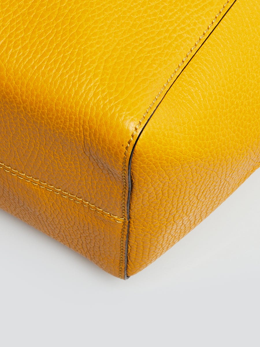 JUSGLITTY - とも6595 Gucci Yellow Pebbled Calfskin Leather Small Swing Tote Bag