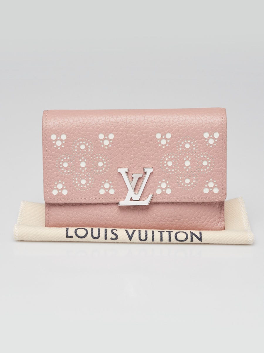 Louis Vuitton LV Vertical Compact Wallet Pebble Taurillon