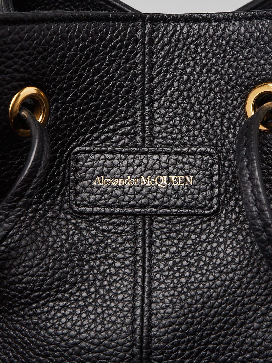 Alexander McQueen Black Pebbled Leather Skull Padlock