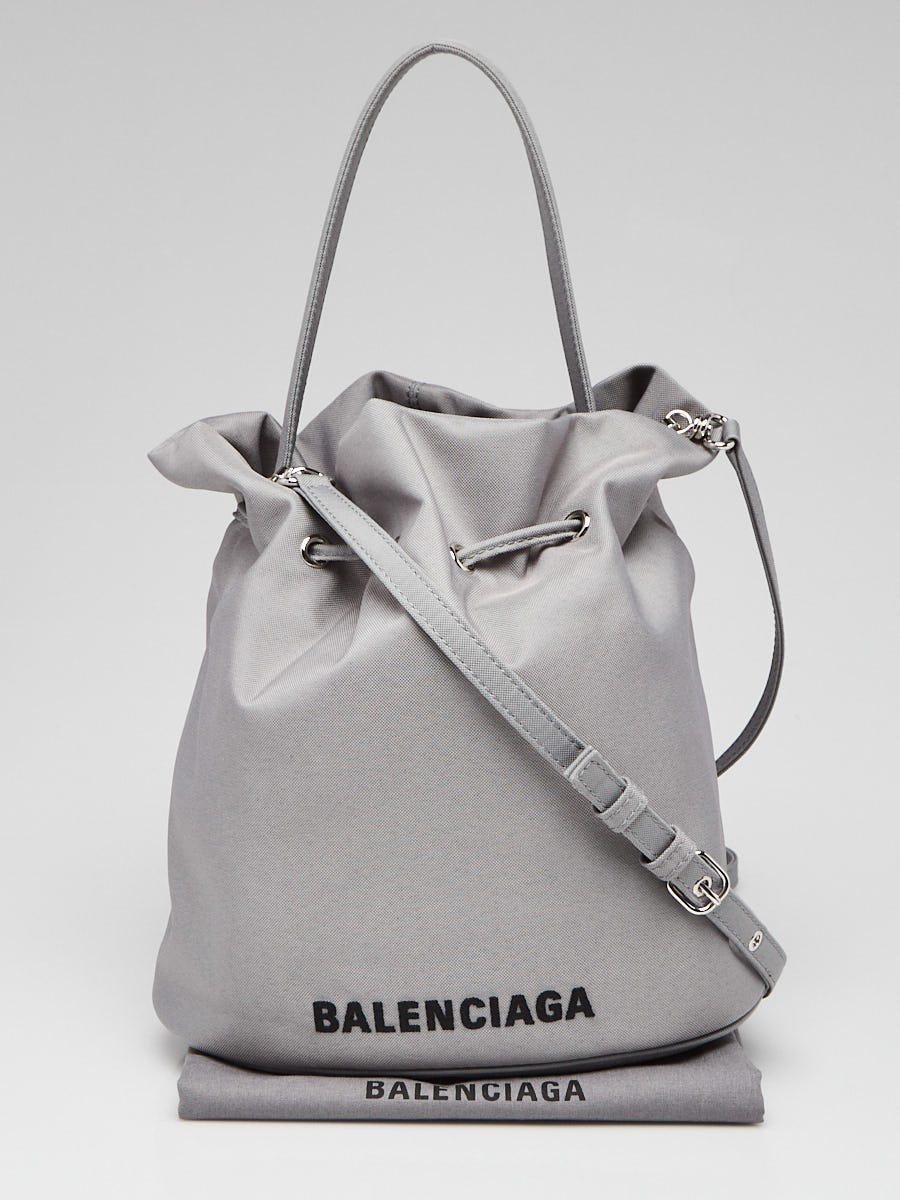 ☆送料関税込☆BALENCIAGA WHEEL RECYLED NYLON XS BUCKET BAG☆ ☆送料関税込☆BALENCIAGA WHEEL RECYLED NYLON XS BUCKET BAG