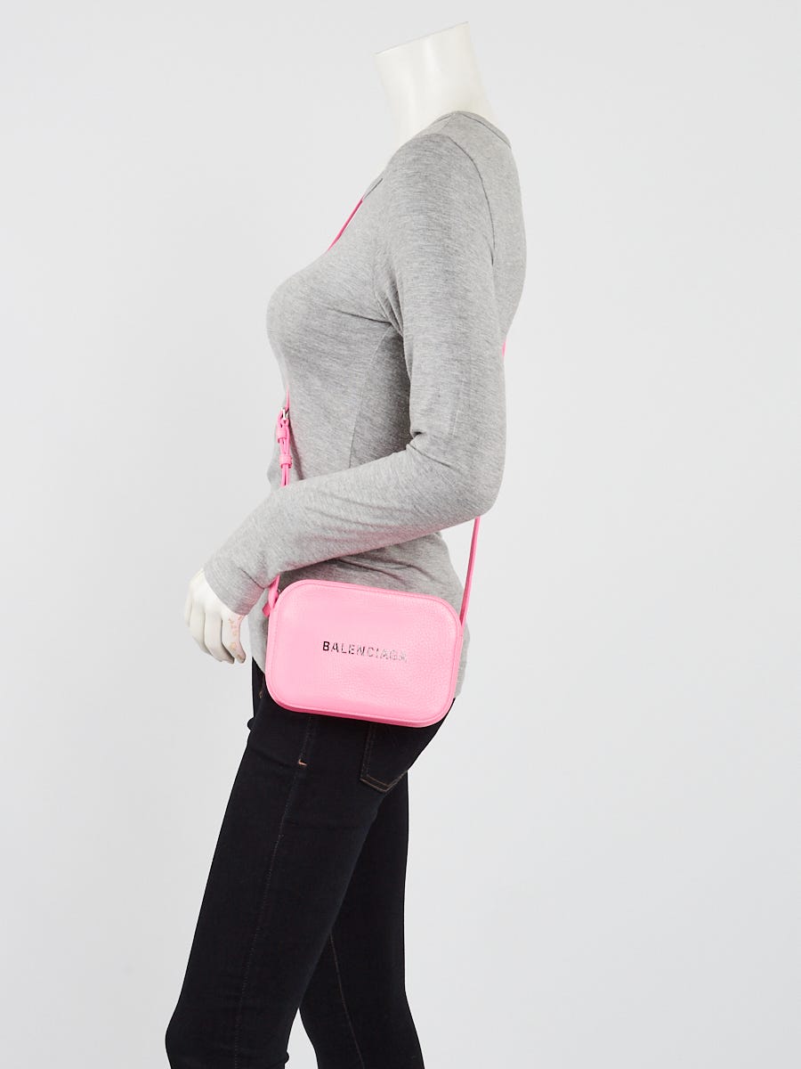 Balenciaga Everyday XS Camera Bag Pink Leather ref.327553 - Joli