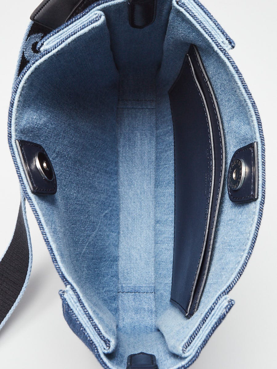 STELLA MCCARTNEY ロレイスロコハッチシンス 6D01913SPH56 4599 Stella McCartney Blue Denim Embossed Logo Mini Crossbody Bag