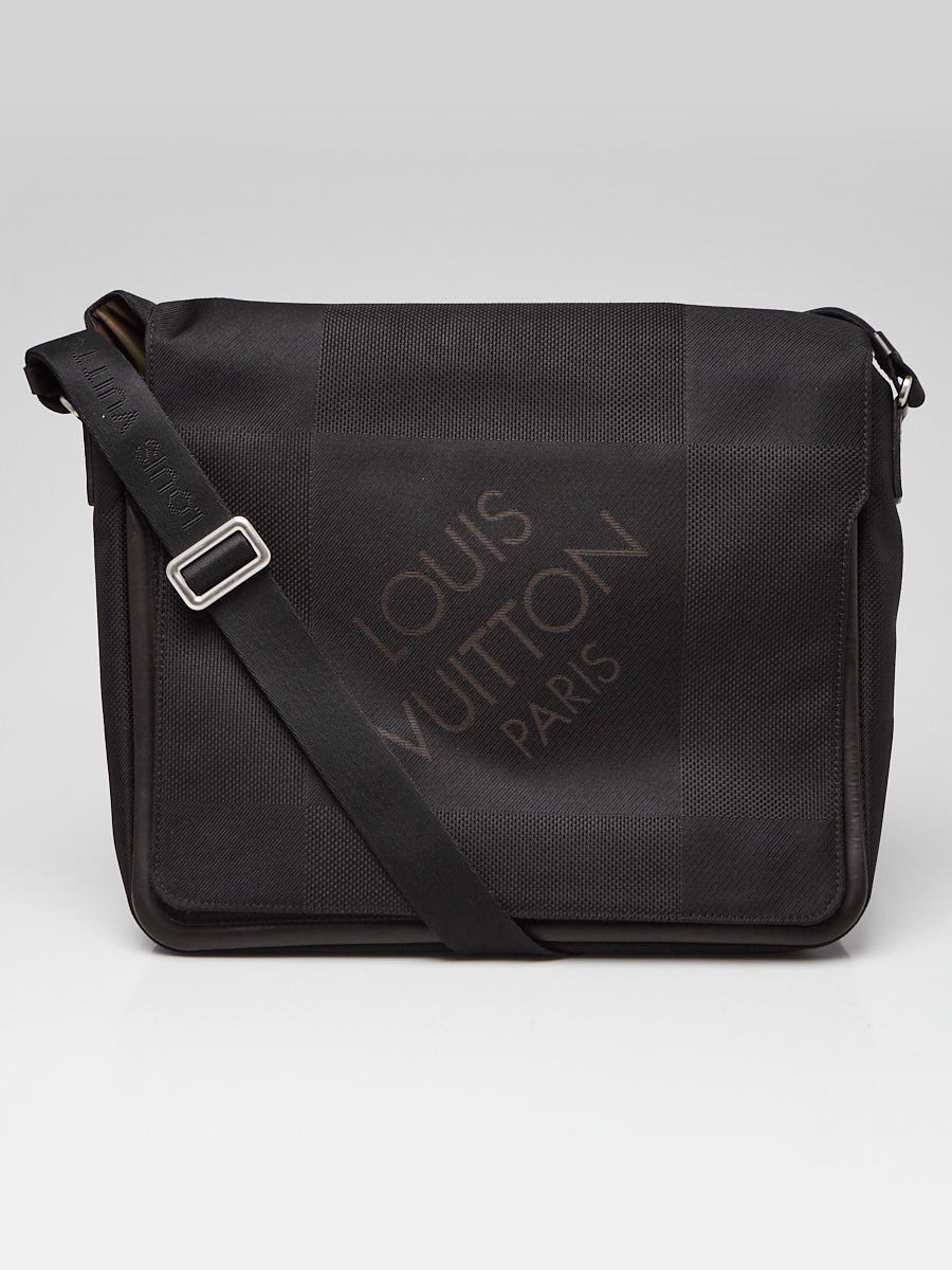 Louis Vuitton Black Damier Geant Canvas GM Messenger Bag - Yoogi's Closet