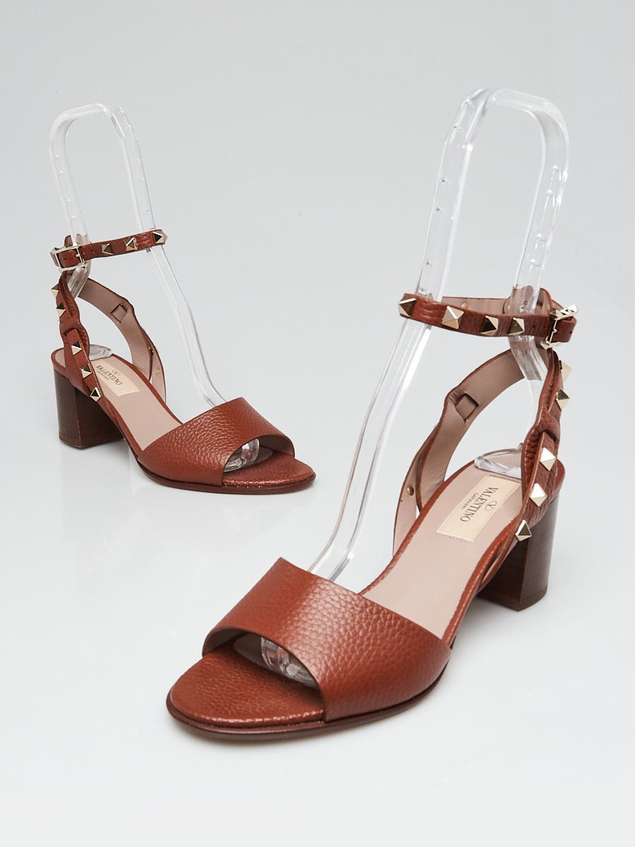 Rockstud outlet sandals sale