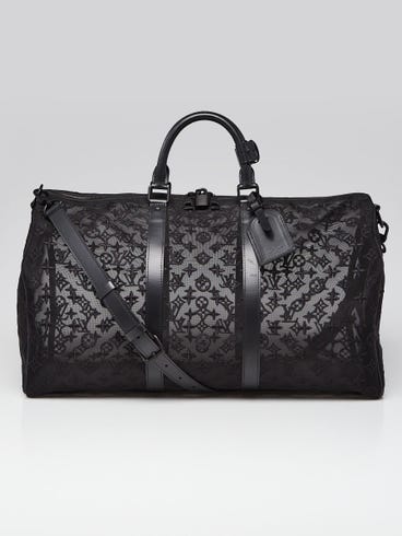 louis vuitton men's black travel bag Damier Graphite Roadster Luggage Duffle The toiletry bag 2 compartments travel pouch is made from monogram eclipse coated canvas Bandouliere 50 Lv Black Travel