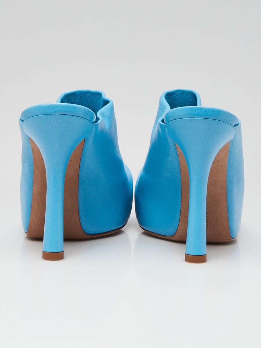 omg love  Louis vuitton shoes heels, Manolo blahnik heels, Blue