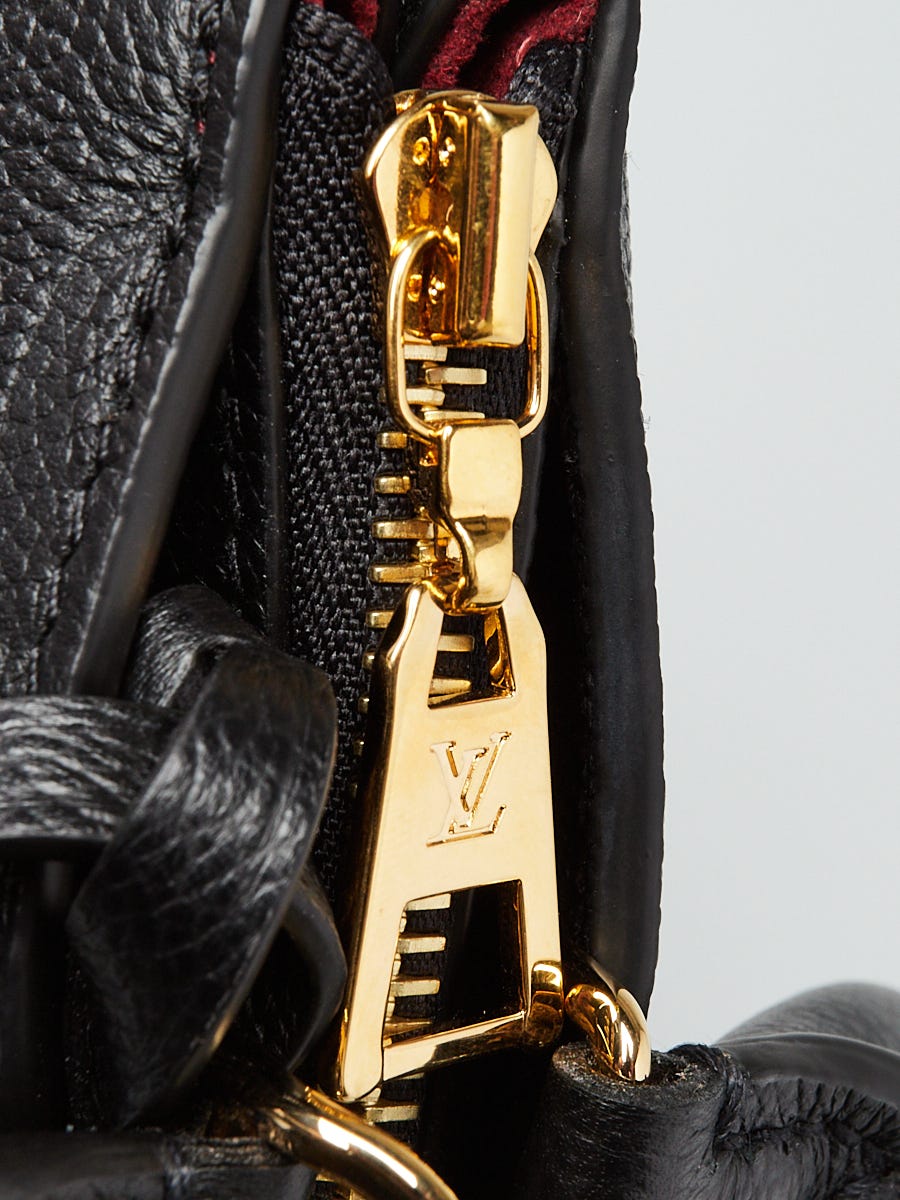 Louis Vuitton 2011 pre-owned Montaigne Pochette Shoulder Bag - Farfetch