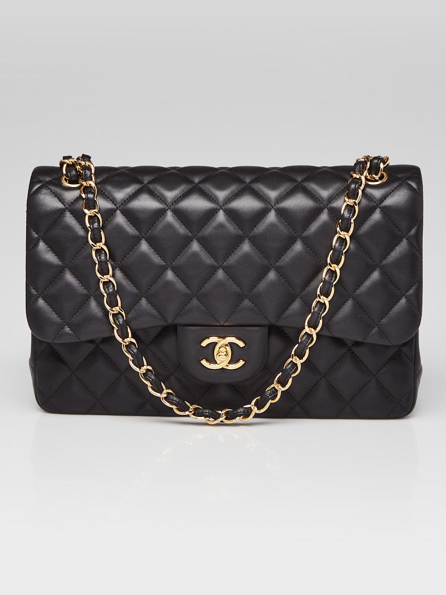 PRE-OWNED CHANEL CLASSIC QUILTED CAVIAR (MEDIUM) DOUBLE FLAP GHW