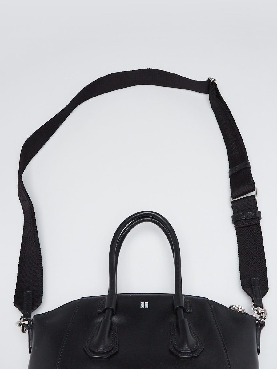 【関税&送料込】Givenchy Black Leather Small Antigona Sport Givenchy Small Antigona Bag In Grained Leather | Saks Fifth