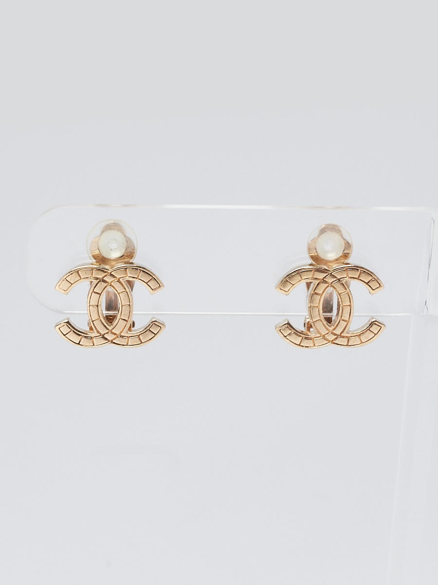 Chanel Gold Metal CC Clip On Earrings - Yoogi's Closet