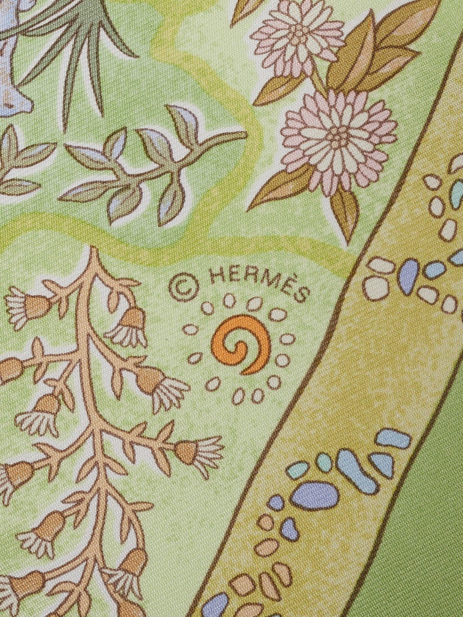 HERMÈS カレナノ 20cm カドリージュ Hermes 90cm Green Silk 'Chemins de Garrigue' Print Christine Henry