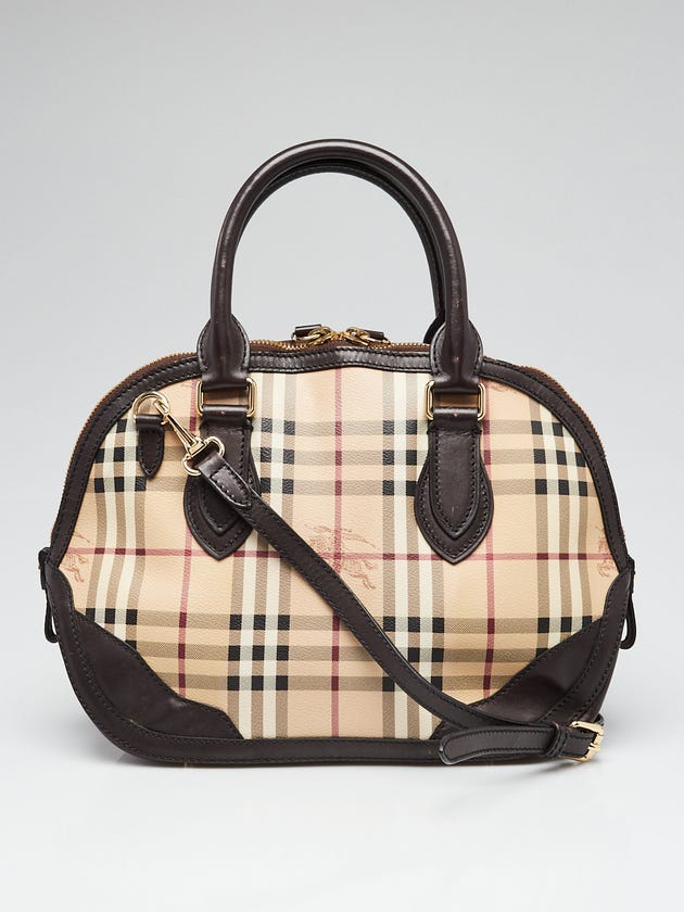 burberry walk in the rain bowler bag 2005 Mini Bowling Blue Label Rokit The Bowling mini bag by Burberry is a luxurious handbag that seamlessly combines sophistication with functionality Burberry bowling bag - Gem