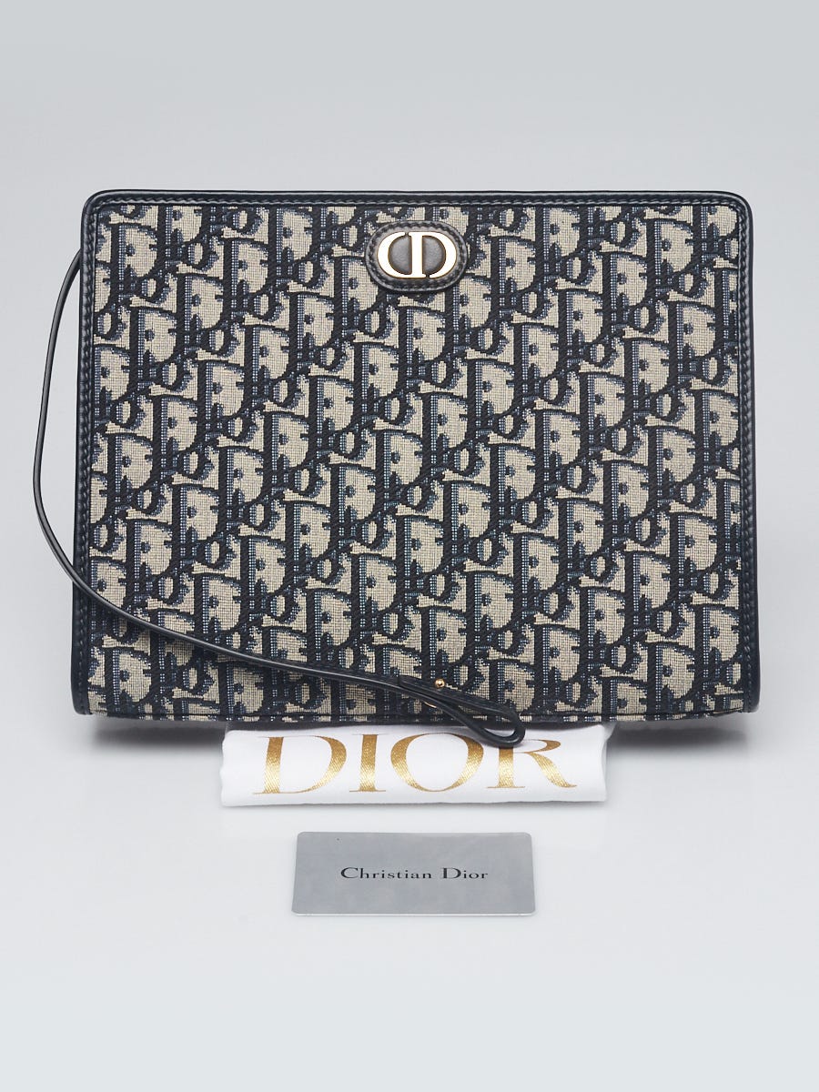 Dior 30 MONTAIGNE NANO POUCH, Blue Dior Oblique Jacquard, Women's Fashion,  Bags & Wallets, Cross-body Bags on Carousell