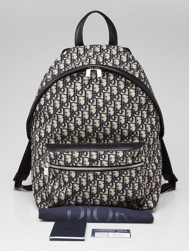 dior nike backpack CHRISTIAN || Travel Dior Oblique Jacquard GREY/BLACK/BLU FASHION MYST The crossbody backpack is part of the capsule collection in collaboration with the californian designer shawn stussy that has a practical silhouette inspired by the rider backpacks lines Christian Dior Navy Blue Dior