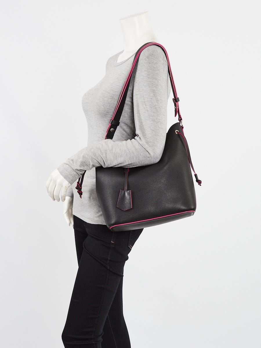 Louis Vuitton Black Leather Calfskin Lock Me Bucket Bag QJB3QELTKB000