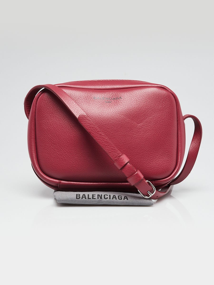 this is not a gucci bag balenciaga