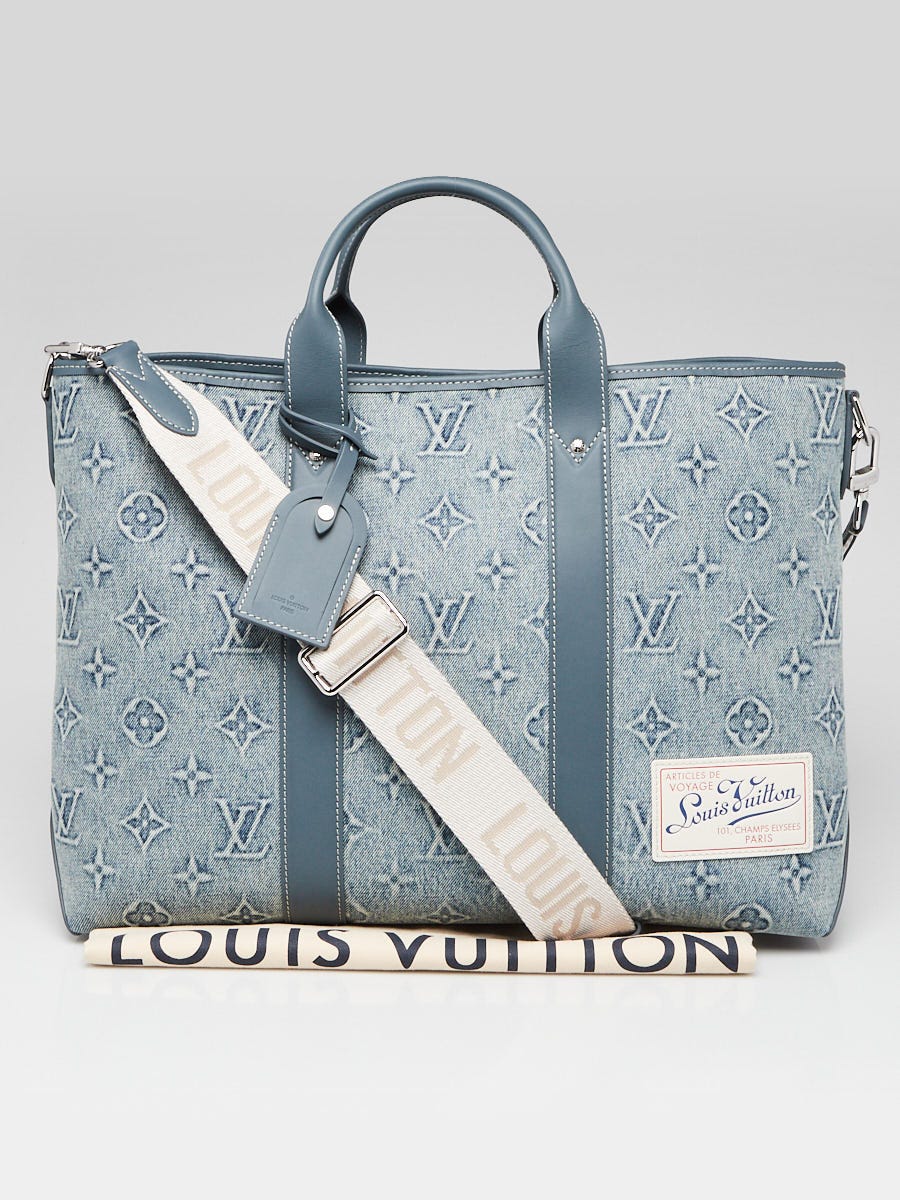 Style on point with this Men's LV Crossbody Bag! Elevate your fashion
