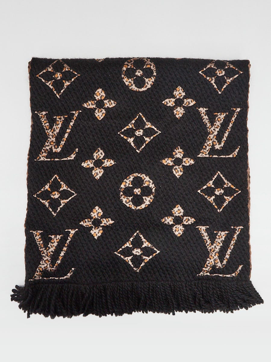 Logomania scarf hot sale black