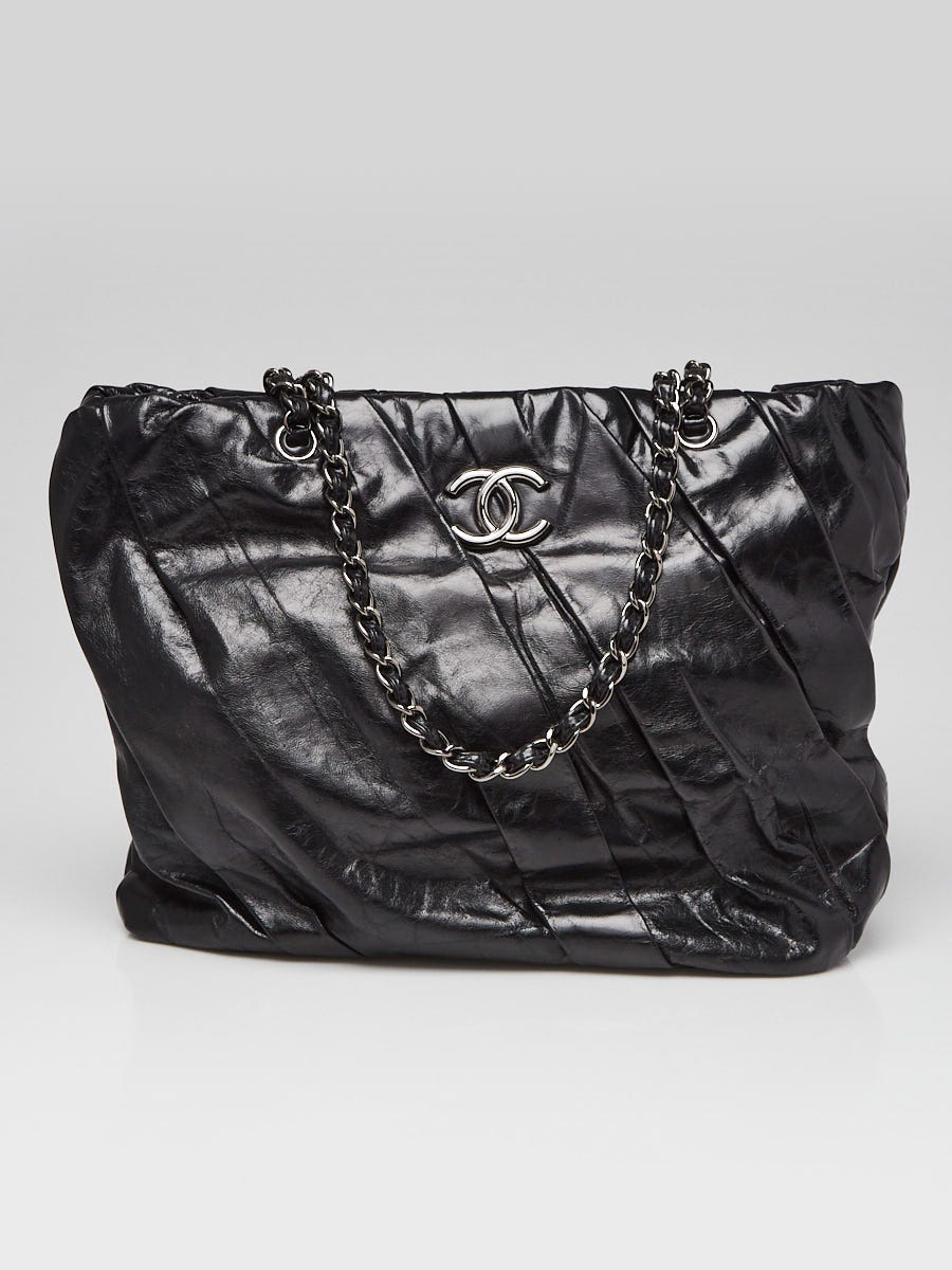 CHANEL トートバッグ Chanel Black Glazed Leather Calfskin Twisted Tote Bag | Yoogi's Closet