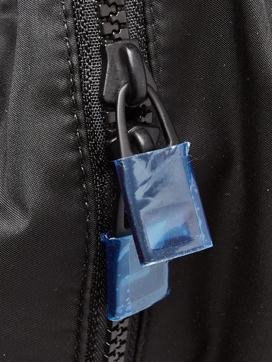 Alexander McQueen Black Nylon Graffiti Metropolitan Backpack Alexander McQueen Black Nylon Graffiti Metropolitan Backpack