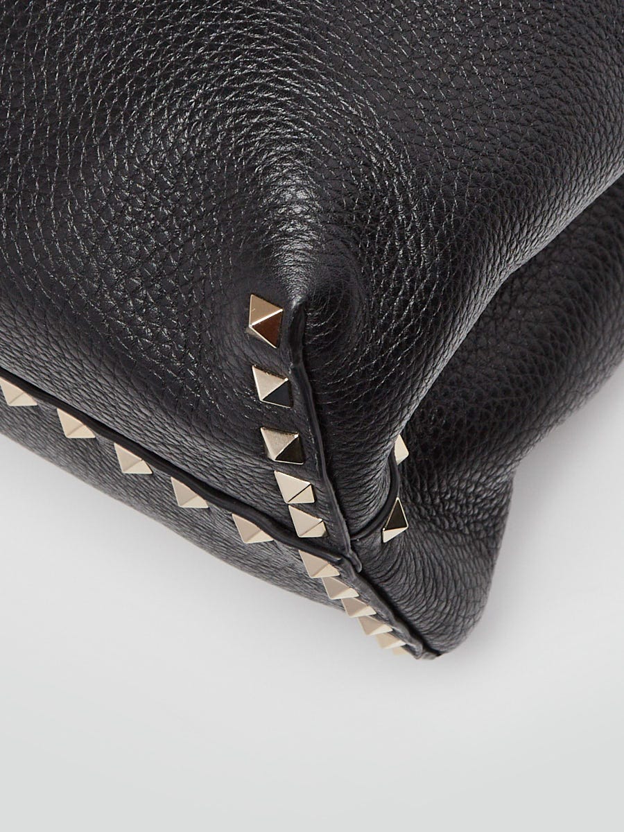 VALENTINO　ボディバッグ　ブラック VALENTINO LEATHER VLTN CROSSBODY BAG クロスボディバッグ (VALENTINO