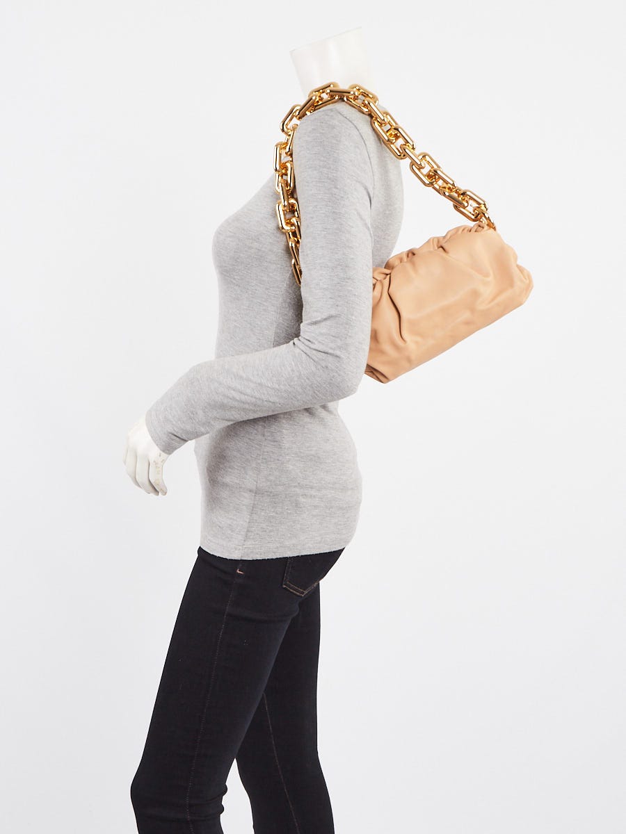 直営店☆BOTTEGA VENETA☆SALE! TEEN CHAIN POUCH バッグ Bottega Veneta Beige Leather Teen Chain Pouch Bag | Yoogi's
