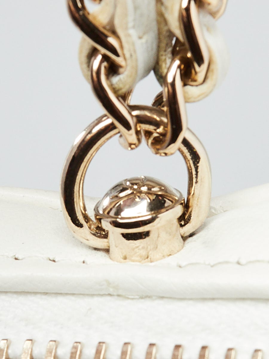 【新品未使用】CHANEL ホワイト ハードケース Chanel White Quilted Lambskin Leather Mini CC In Love Heart