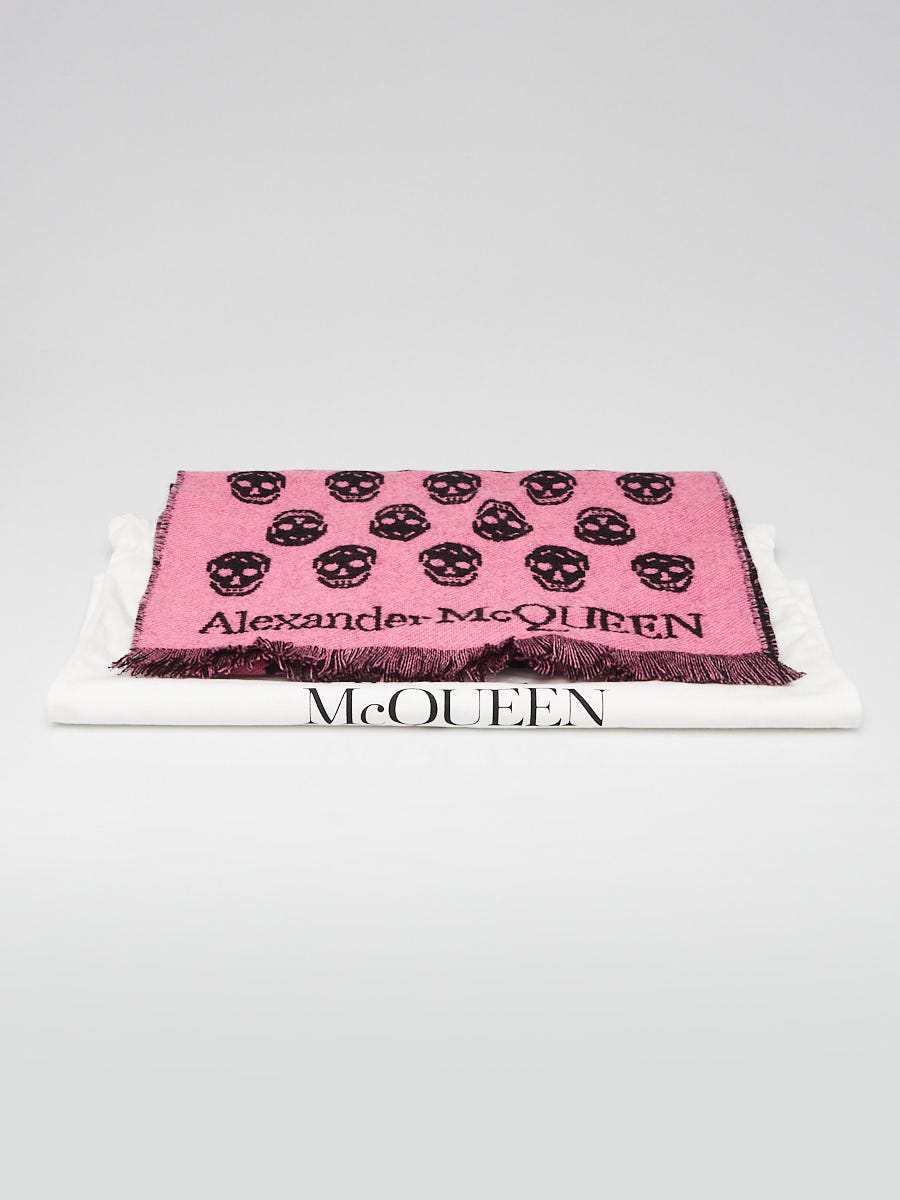 Alexander McQueen Pink/Black Wool Reversible Skull Scarf Alexander McQueen Pink/Black Wool Reversible Skull Scarf