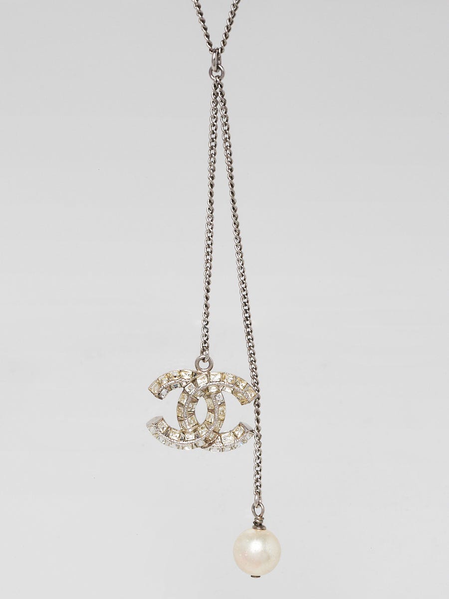CHANEL 26S DOUBLE C LOGO PEARL DROP PENDANT NECKLACE WITH CRYSTAL HALO IN SILVER METAL 633293 main image 0