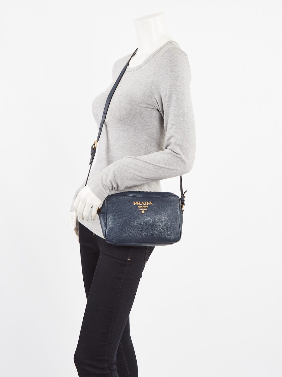 国内発送プラダジップ Viteo Daino Prada Blue Vitello Daino Leather Double Zip Camera Crossbody
