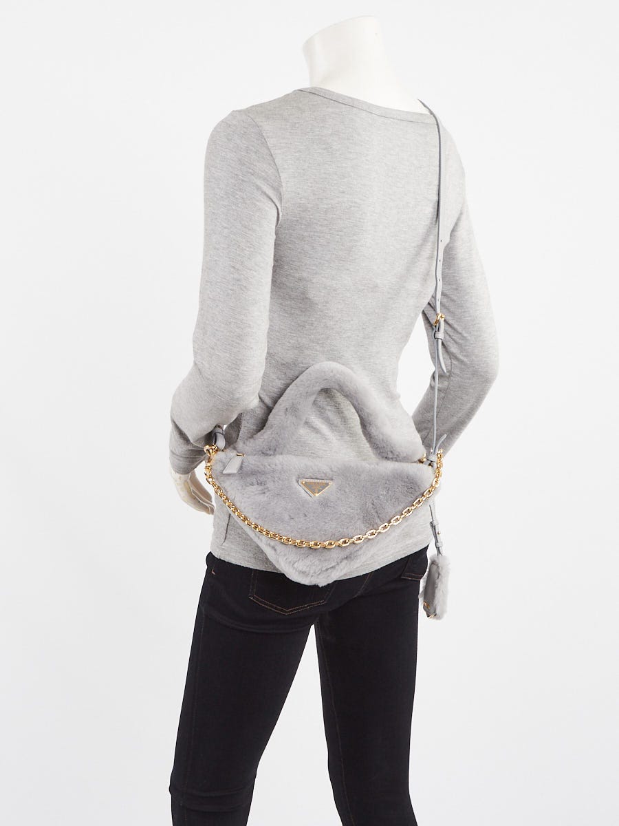トートバッグ PRADA Grey Shearling Triangle Handbag Prada Grey Shearling Triangle Re-Edition Mini Crossbody Bag