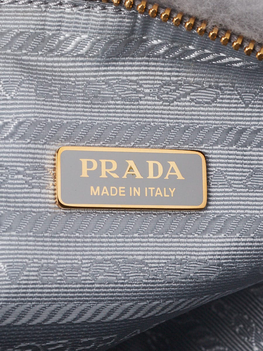 トートバッグ PRADA Grey Shearling Triangle Handbag Prada Mini Triangle Logo Shearling Shoulder Bag | Grey